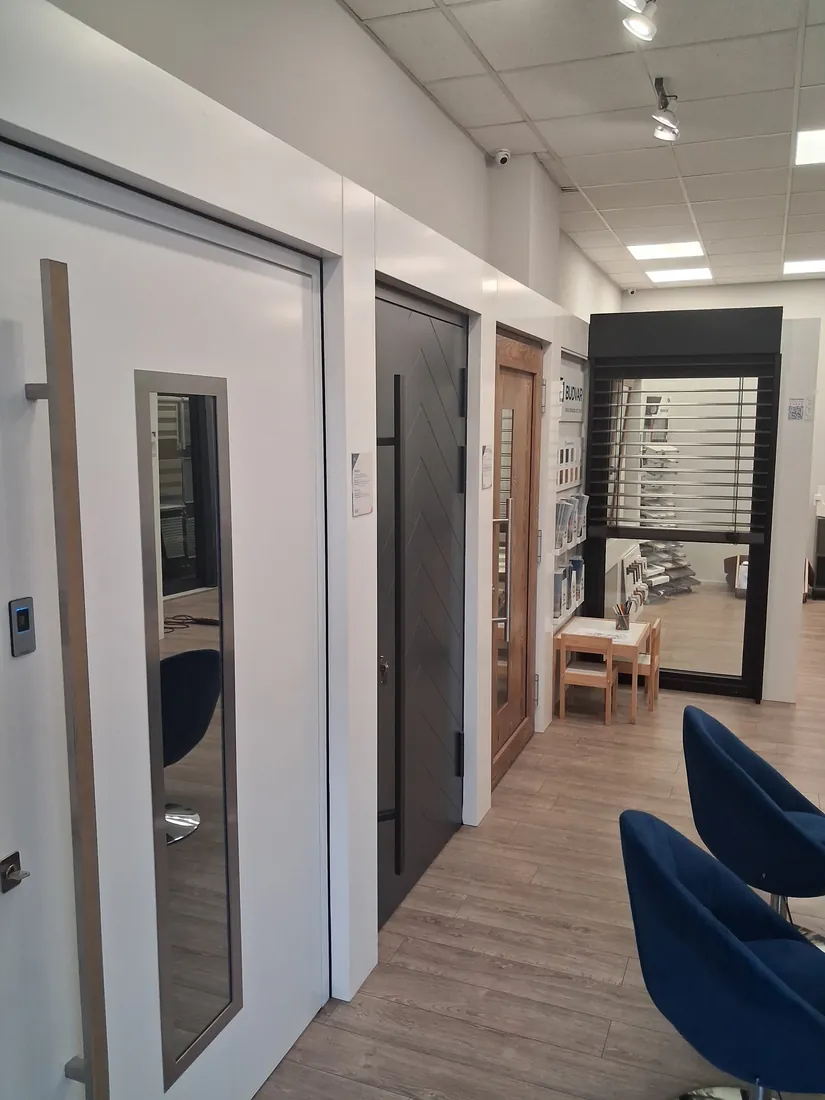 Aleja drzwi zewnętrznych — Salon BUDVAR Wrocław